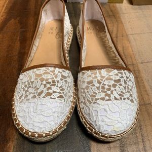 Cute lace flats never worn